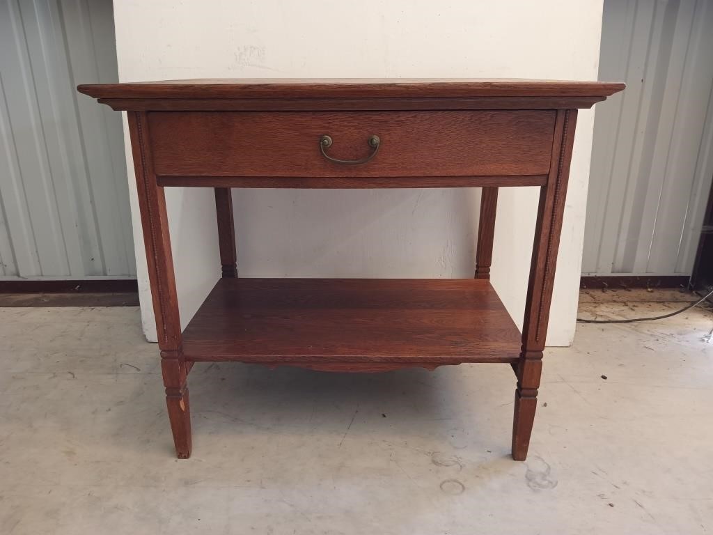 Oak 1 drawer table 28 x 32 x 23