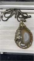 Cintage Necklace With Large Cut Agate Pendant 24.5