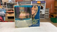 Vintage Dawn and her Fashion Show, Play Set