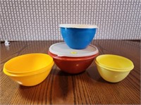 4 Tupperware Bowls and 2 lids