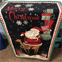Hanging Christmas quilt ~ Invite Santa into your h