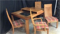 Stunning Dining Room Table w/ 4 Matching Chairs-9A