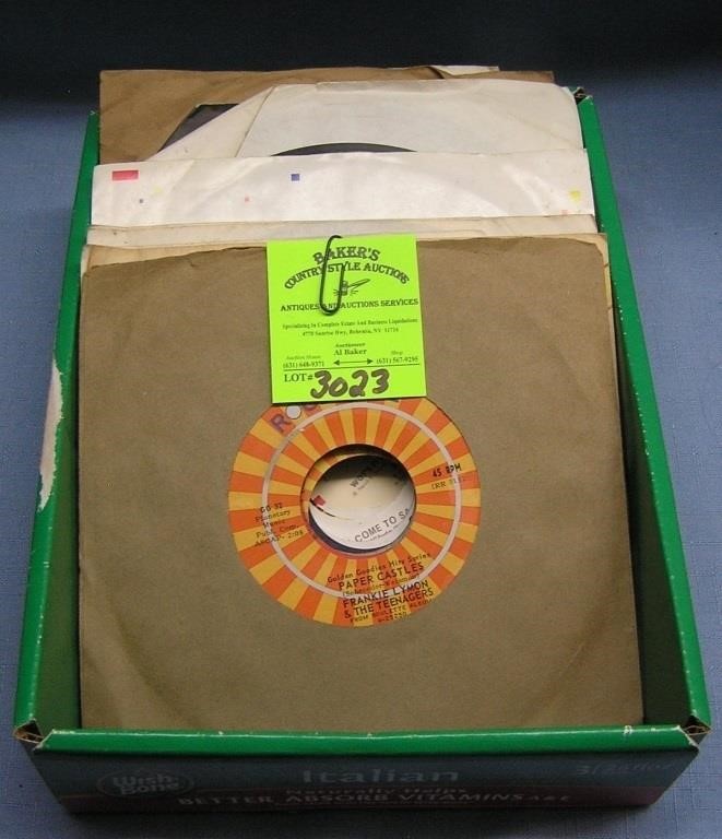 Mixed group of vintage 45 RPM records