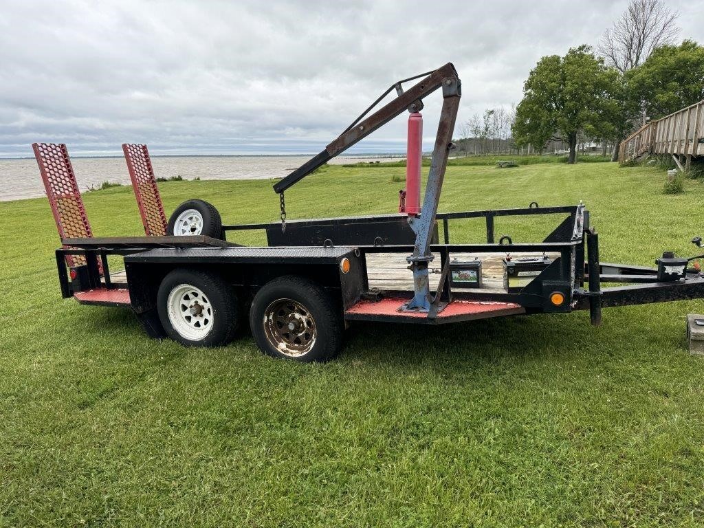 UTILITY TRAILER WITH LIFT