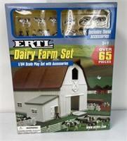 1/64 Ertl Dairy Farm Set