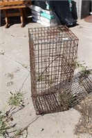 RUSTY LIVE ANIMAL TRAP (SKUNK, COON SIZE)