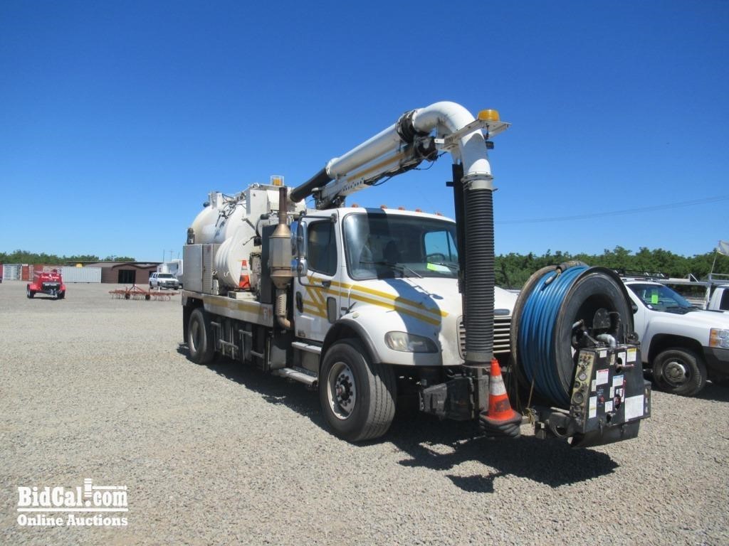 (DMV) 2004 Freightliner Vac-Con Pump Truck