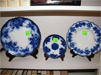 3 ANTIQUE FLOW BLUE PLATES ON WOOD PLATE STANDS