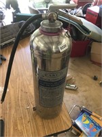 Rechargeable water extinguisher