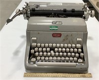 Royal manual typewriter - T is stuck