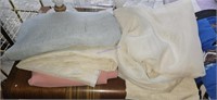 Miscellaneous linens and washcloths