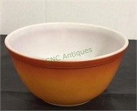 Vintage Pyrex mixing bowl - one and a half quart