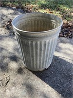 Trash can with handle