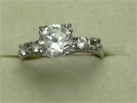 10K White Gold Ladies Ring with CZ. Size 6.5.