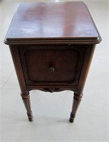 Vintage End Table / Night Stand