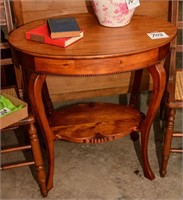 Beautiful detailed table 30" w x 29" t x 21" d