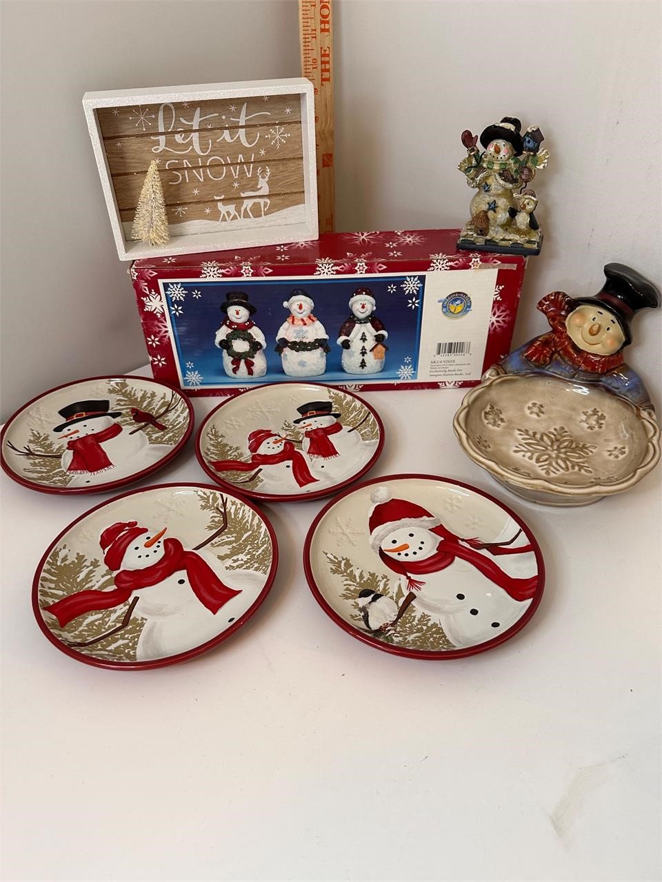 Snowman decor and dessert plates