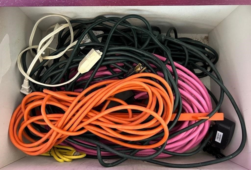 B - BOX OF MIXED CORDS (G10)