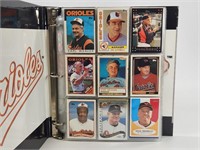 BINDER FULL OF ASSORTED BASEBALL CARDS