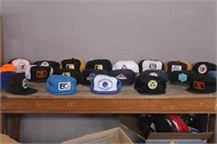 LOT OF APPROX. 20 VINTAGE SNAP BACK CAPS