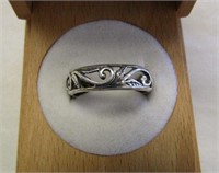 925 Sterling Silver Ring Sz 8