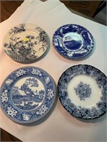 LOT- BLUE AND WHITE DECORATIVE PLATES