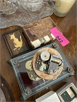 MUSIC BOXES & OTHER MIXED DECOR