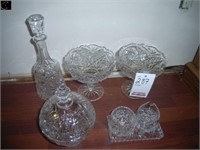6 pieces of crystalware