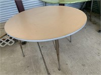 Round Table 48 Inch in Diameter
