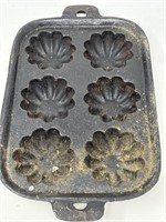 Cast-iron Turks head muffin pan