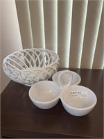 Porcelain spaghetti center bowl & everyday white d
