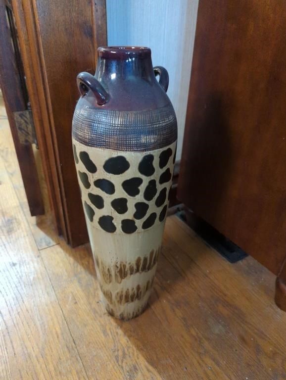 Tall vase with wildlife print