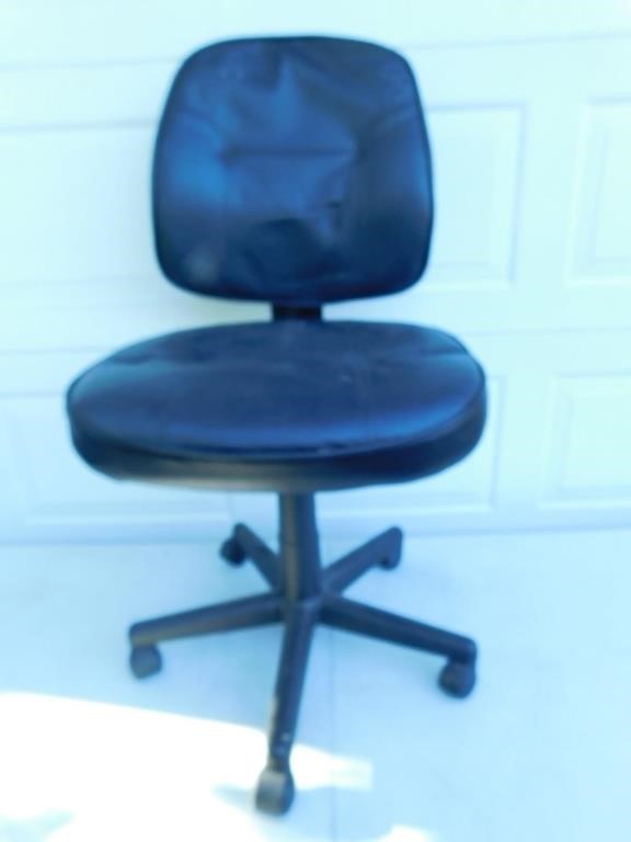 Low back desk chair