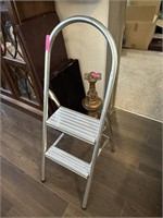 FOLDING STEP STOOL