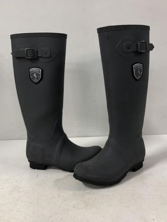 WOMENS SIZE 6 KAMIK RUBBER BOOTS