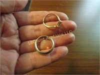2 gold rings