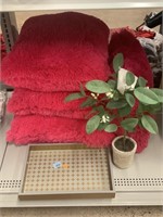 Home decor items. Plush pink pillows and more.