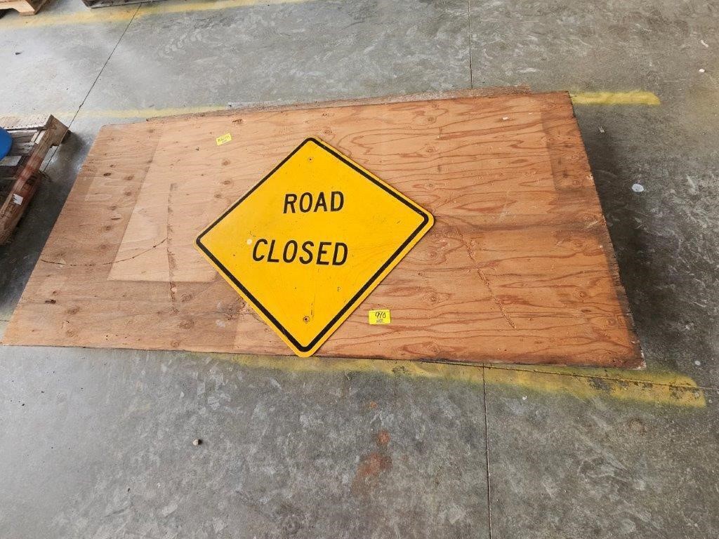 (2) PIECES OF PLYWOOD AND ROAD CLOSED SIGN