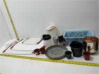 lot of assorted kitchen items