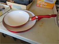 Two Frypans, Red/White