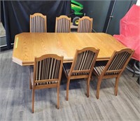 Kitchen Table Set. 2 Captains Chairs & 4 Chairs.