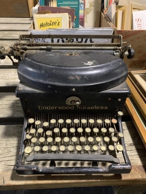 Underwood Noiseless typewriter