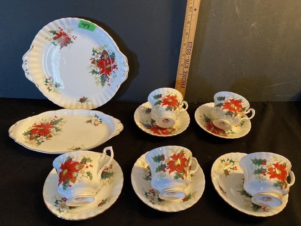 Royal Albert PointsettIa set- see pictures