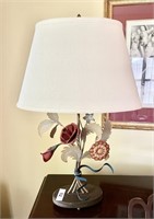 Metal flower table lamp