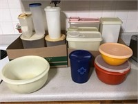 VINTAGE TUPPERWARE CANISTERS & BOWLS