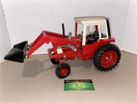 International 1586 Tractor with Loader