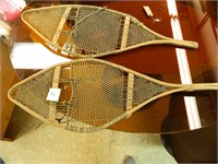 OLD SNOWSHOES FOR DECORATION OR REPAIR 39 INCHES