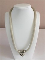 SILVER TONE NECKLACE WITH SNAP IT CLOSURE MESH