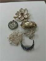 Brooches  (6)