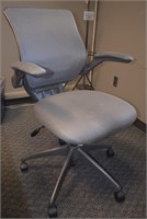 MID BACK TASK CHAIR - PNEUMATIC